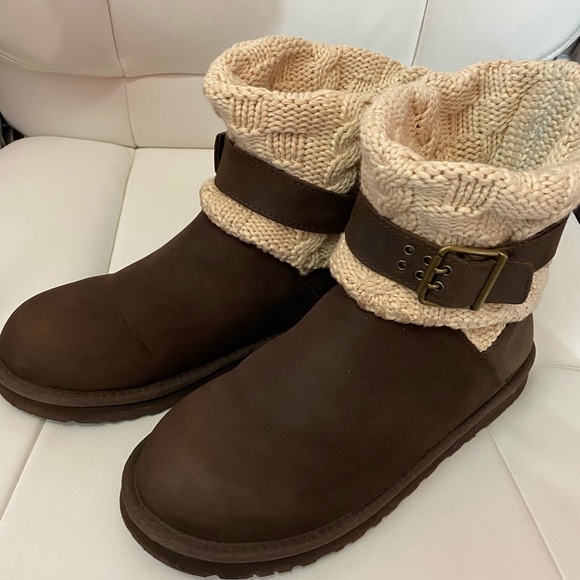 UGG Boots - Picture 1 of 5